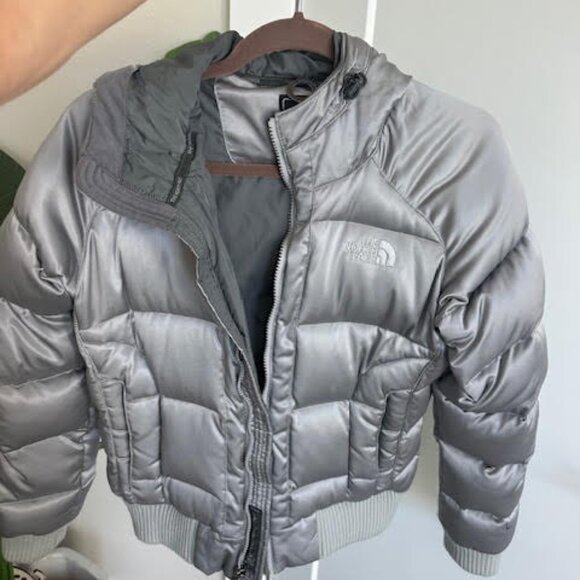 North Face Metallic silver Puffer Jacket with hood - Picture 1 of 4